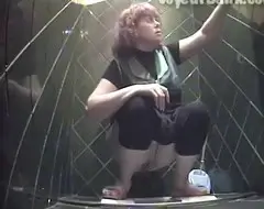 Cam in womens toilet – Woman pissing