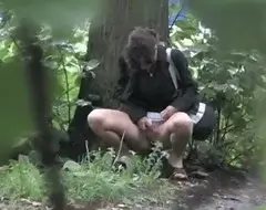 Girl spied peeing outdoors in the bushes